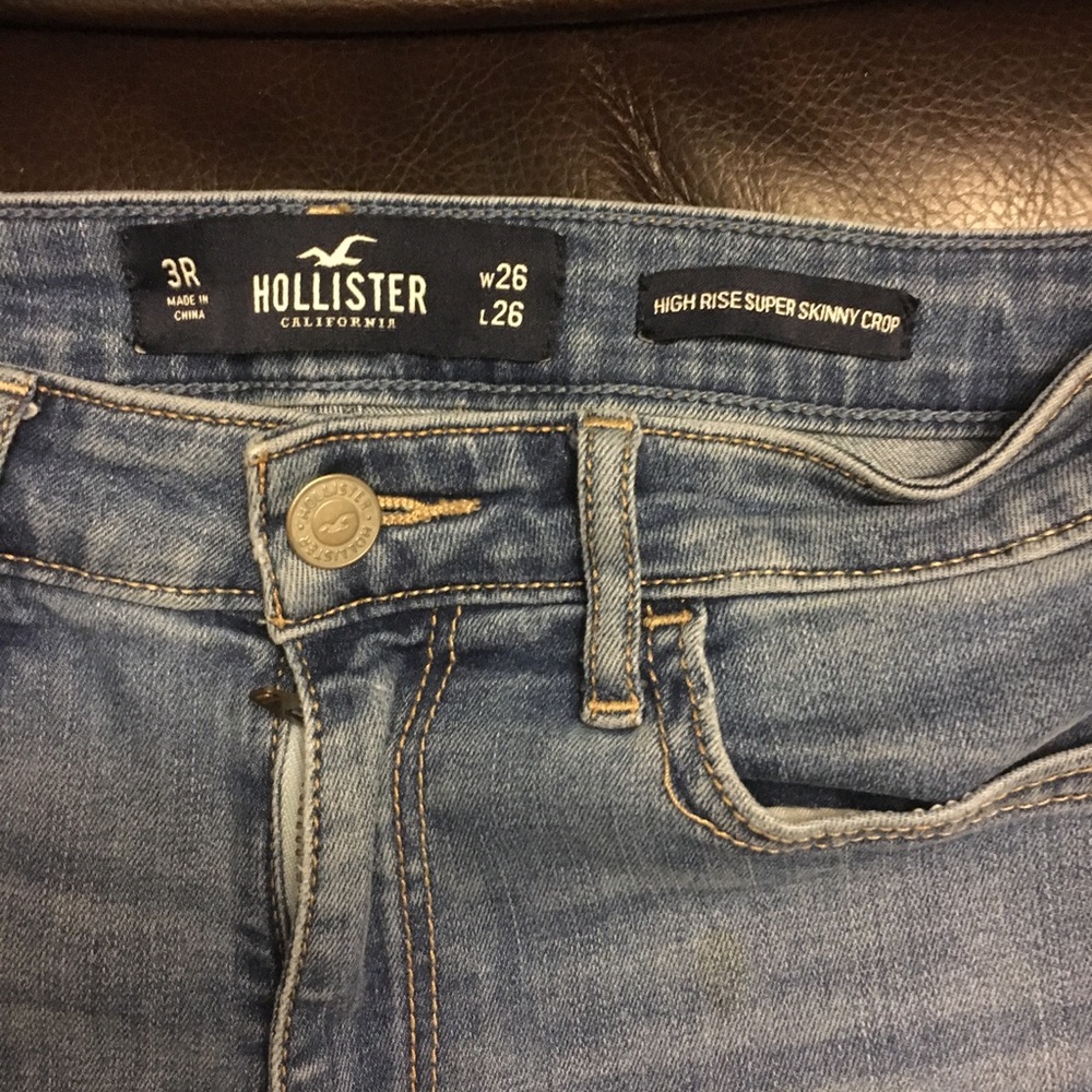 Like-New High-Rise Ripped Skinny Jeans